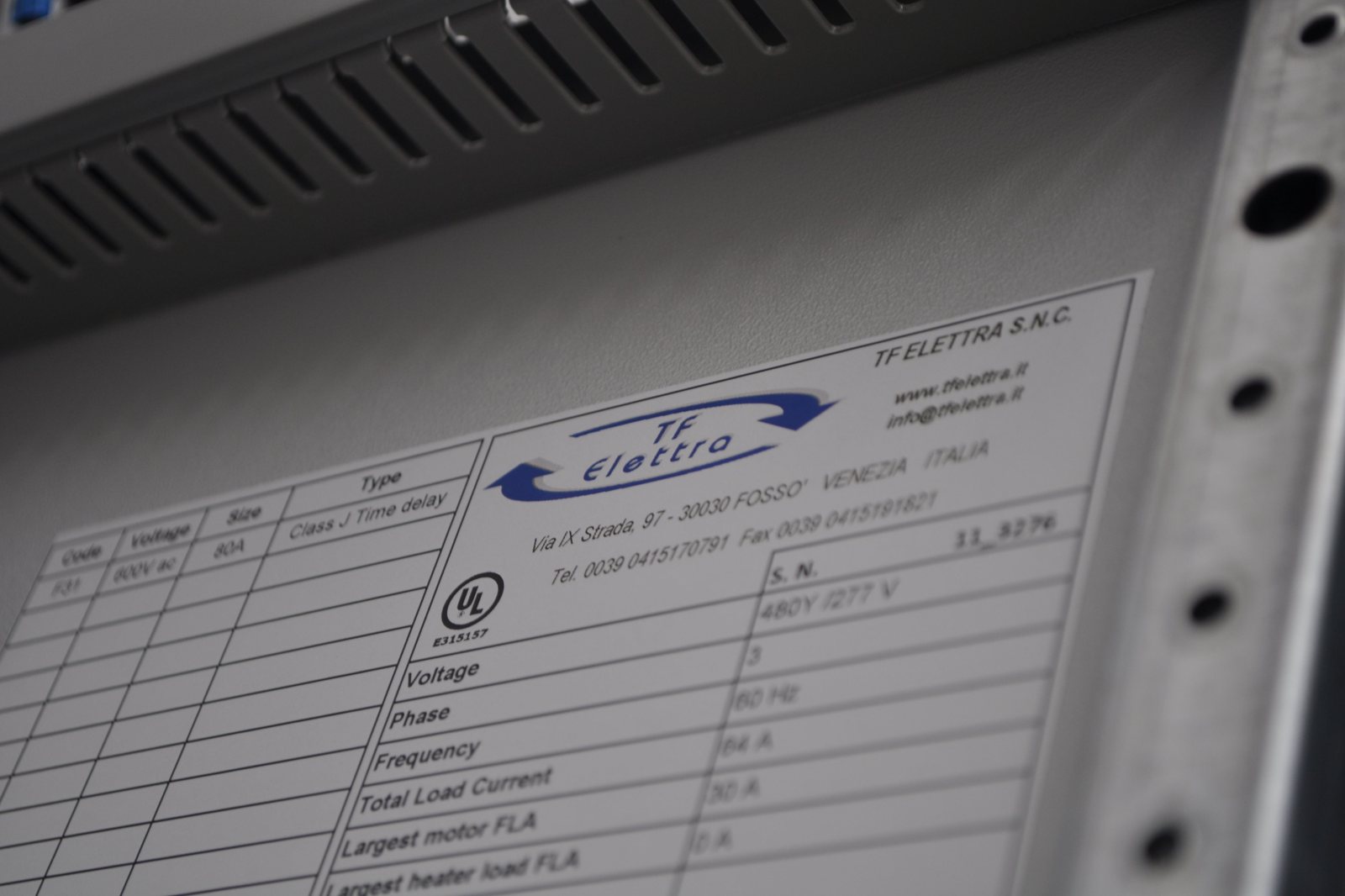 Targa dati UL con logo TF Elettra e numero di file di certificazione E315157 su un quadro elettrico